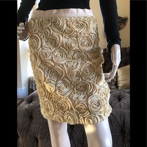 Banana Republic Gold Rosette Pencil Skirt Sz 2 EUC